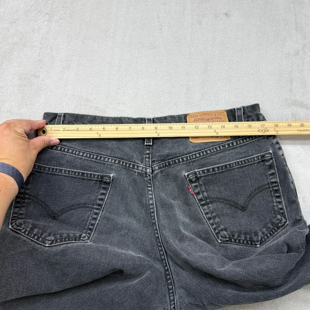 Vintage Levis 550 Relaxed Fit Jeans Mens 36x32 Black Faded Tapered Denim Y2K
